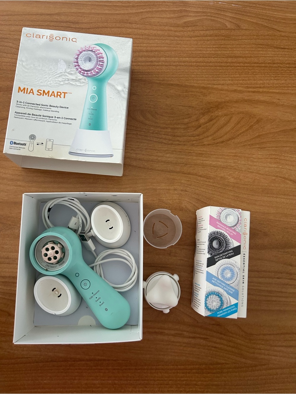 Clarisonic mia smart sonic facial cleansing device/4 brush heads/ massage head